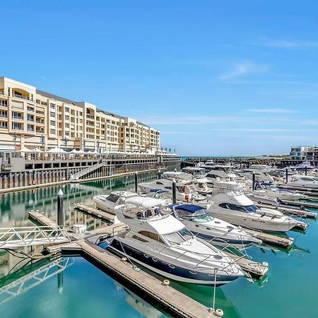 Waterfront Resort-Style Living At Glenelg Beach Аделейд Екстериор снимка